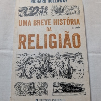 Capa de livro UMA BREVE HISTÓRIA DA RELIGIÃO com ilustrações clássicas