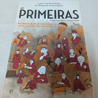 Capa do livro As Primeiras com ilustrações de mulheres em várias atividades