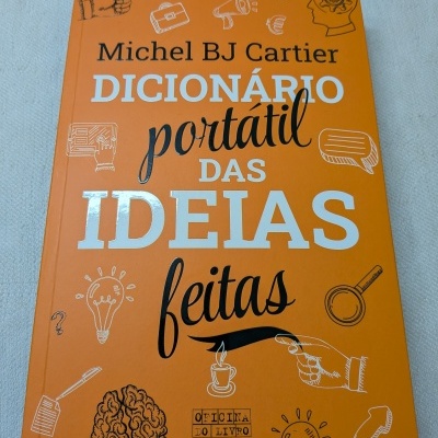 Capa de livro laranja com texto e ilustrações em branco e preto sobre ideias