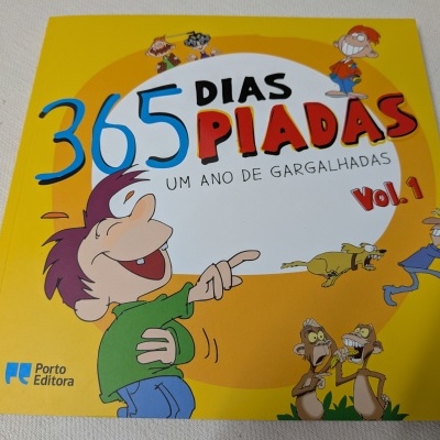 Capa de livro amarelo com o título 365 Dias Piadas Vol. 1 e ilustrações de desenhos animados
