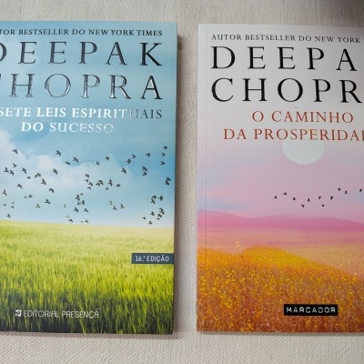 Dois livros de Deepak Chopra sobre leis espirituais do sucesso e prosperidade