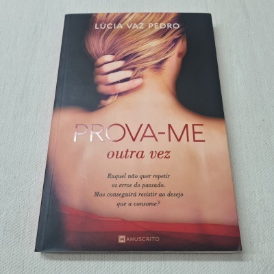 Capa do livro 'PROVA-ME outra vez' com imagem de mulher vista por trás segurando cabelo
