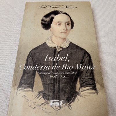 Livro Isabel, Condessa de Rio Maior com retrato de mulher de vestido preto na capa