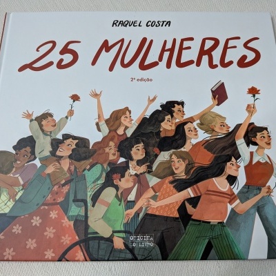 Capa de livro 25 MULHERES com ilustração de mulheres e criança