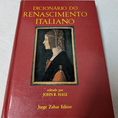 Livro Dicionário do Renascimento Italiano com capa vermelha e retrato renascentista