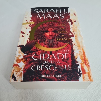 Capa do livro Cidade da Lua Crescente de Sarah J. Maas