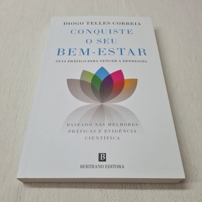 Livro 'Conquiste o seu bem-estar' de Diogo Telles Correia sobre fundo claro