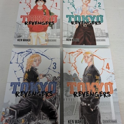 Quatro capas de livros manga Tokyo Revengers com personagens animados distintos e números 1 a 4