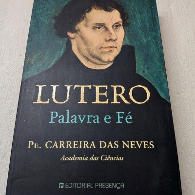 Capa de livro preto com retrato de homem e título LUTERO Palavra e Fé