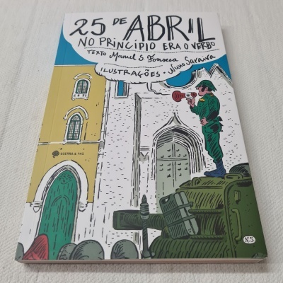 Capa de livro colorida com ilustração de soldado, veículo militar e edifício histórico