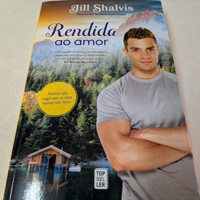 Capa de livro com homem e paisagem natural