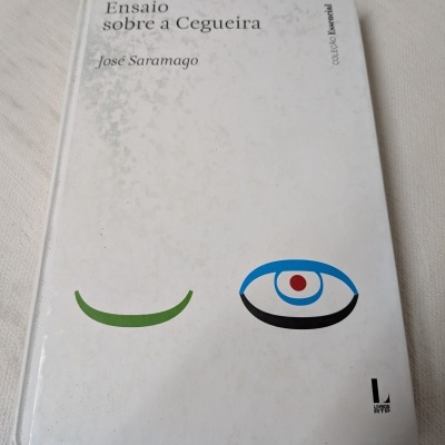 Capa de livro branco com título e ilustração de olhos minimalistas