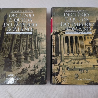 Dois livros históricos sobre o Império Romano com capas ilustradas e texto em branco.
