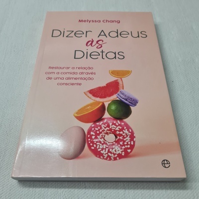 Capa de livro rosa com textos e imagens de frutas e donut
