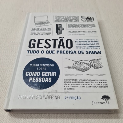 Capa do livro 'GESTÃO TUDO O QUE PRECISA DE SABER', fundo branco com ilustrações e textos em português.