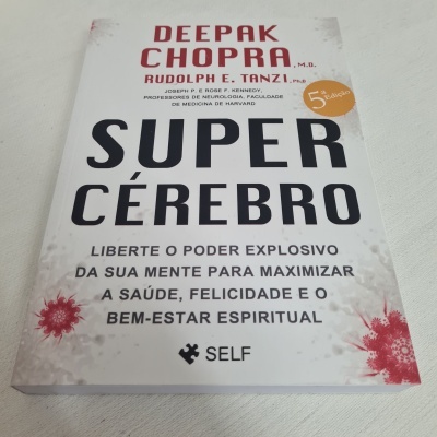 Capa do livro SUPER CÉREBRO de Deepak Chopra e Rudolph E. Tanzi em fundo claro