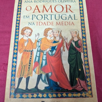 Capa de livro com ilustração medieval e texto do título