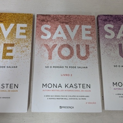 Três livros da série SAVE ME, SAVE YOU e SAVE US com capas brancas e gradiente colorido