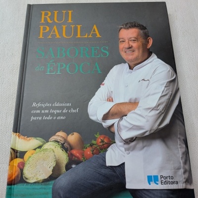 Capa do livro Sabores da Época de Rui Paula, com chef e legumes