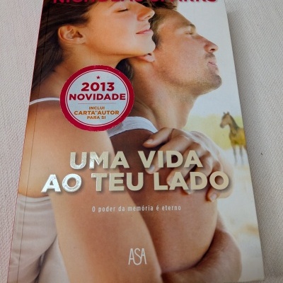 Livro Uma Vida ao Teu Lado de Nicholas Sparks com selo 2013 novidade