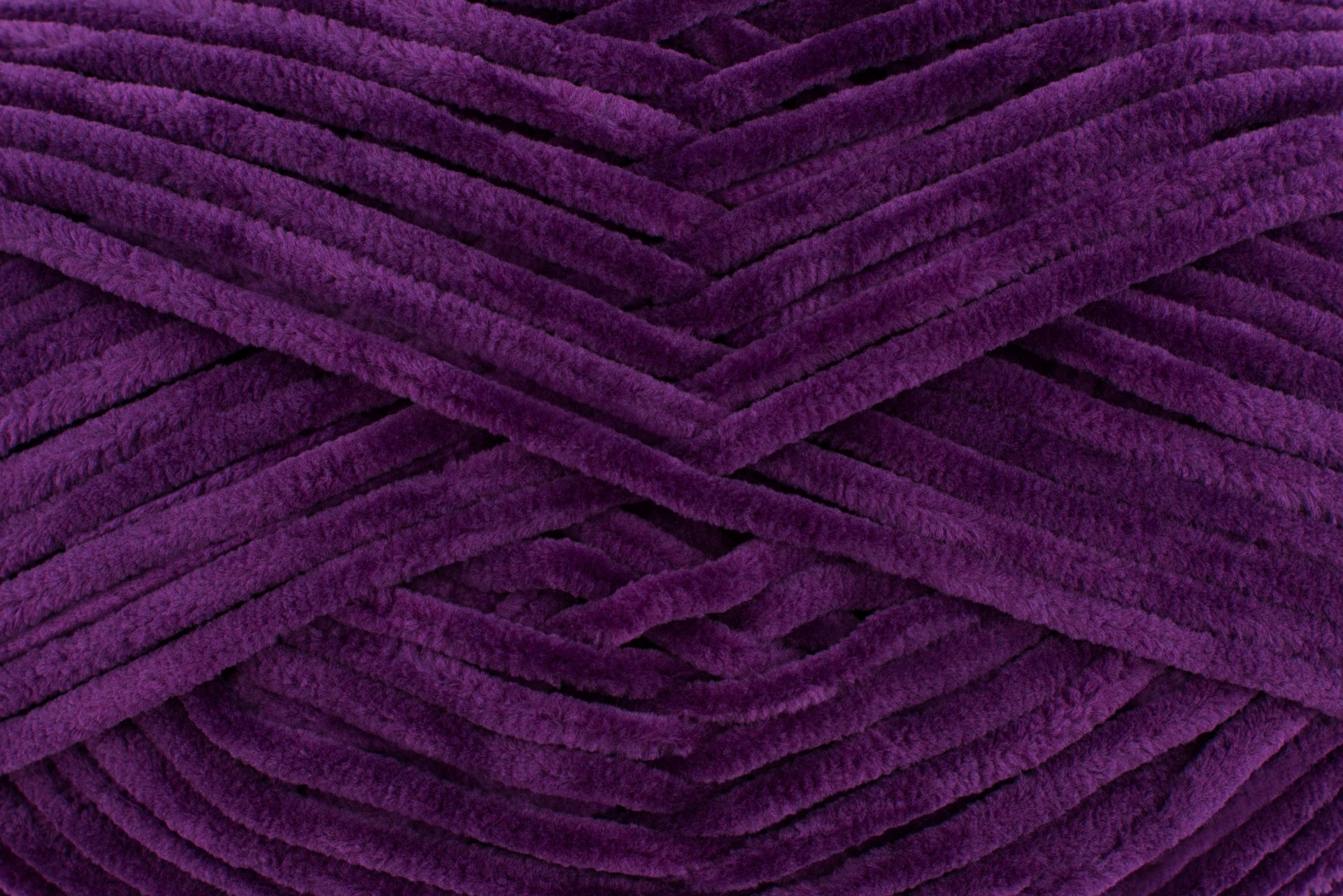 Fio de malha grosso roxo com textura felpuda entrelaçado