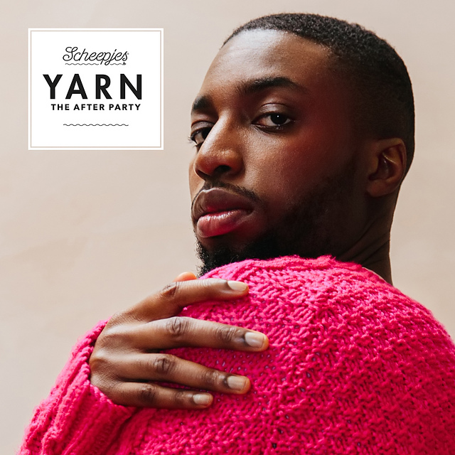 Homem com camisola rosa de malha ao lado de texto Scheepjes YARN THE AFTER PARTY