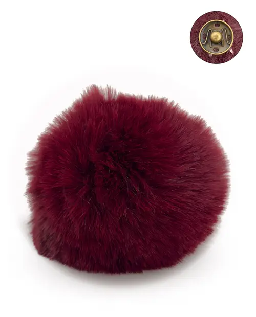Pom-pom de pelúcia bordô com botão metálico dourado
