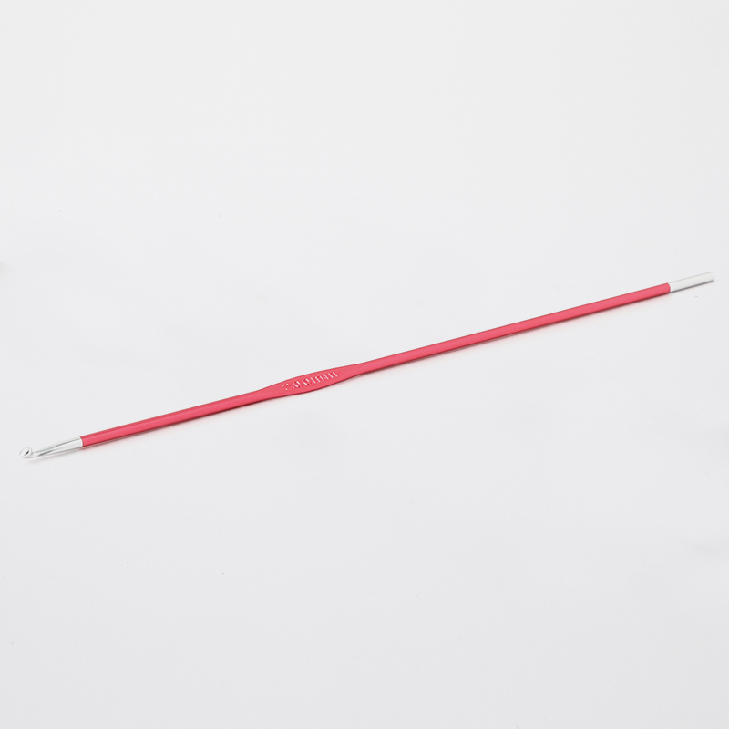 Cabo isolado vermelho com pontas metálicas expostas