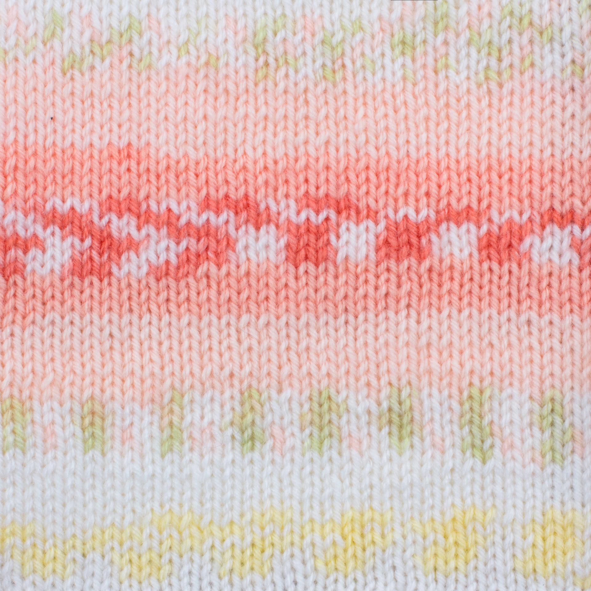 Pano tecido de malha com padrão listrado em tons pastel