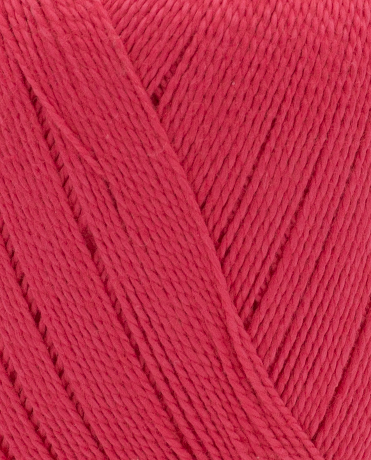 Novelo de fio de algodão rosa com textura entrelaçada