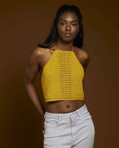 Top cropped amarelo em malha com padrão trançado frontal