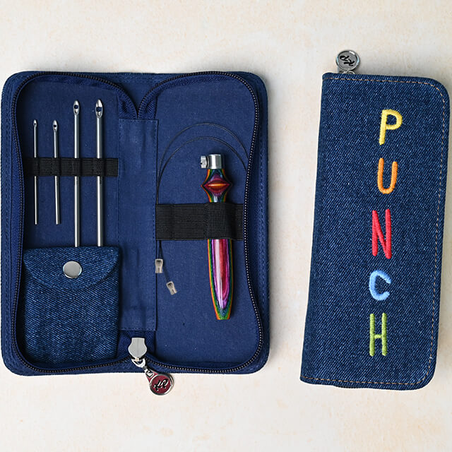 Conjunto de agulhas de croché em bolsa azul com bordado colorido PUNCH