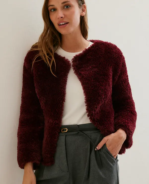 Casaco de pelo curto feminino cor vinho