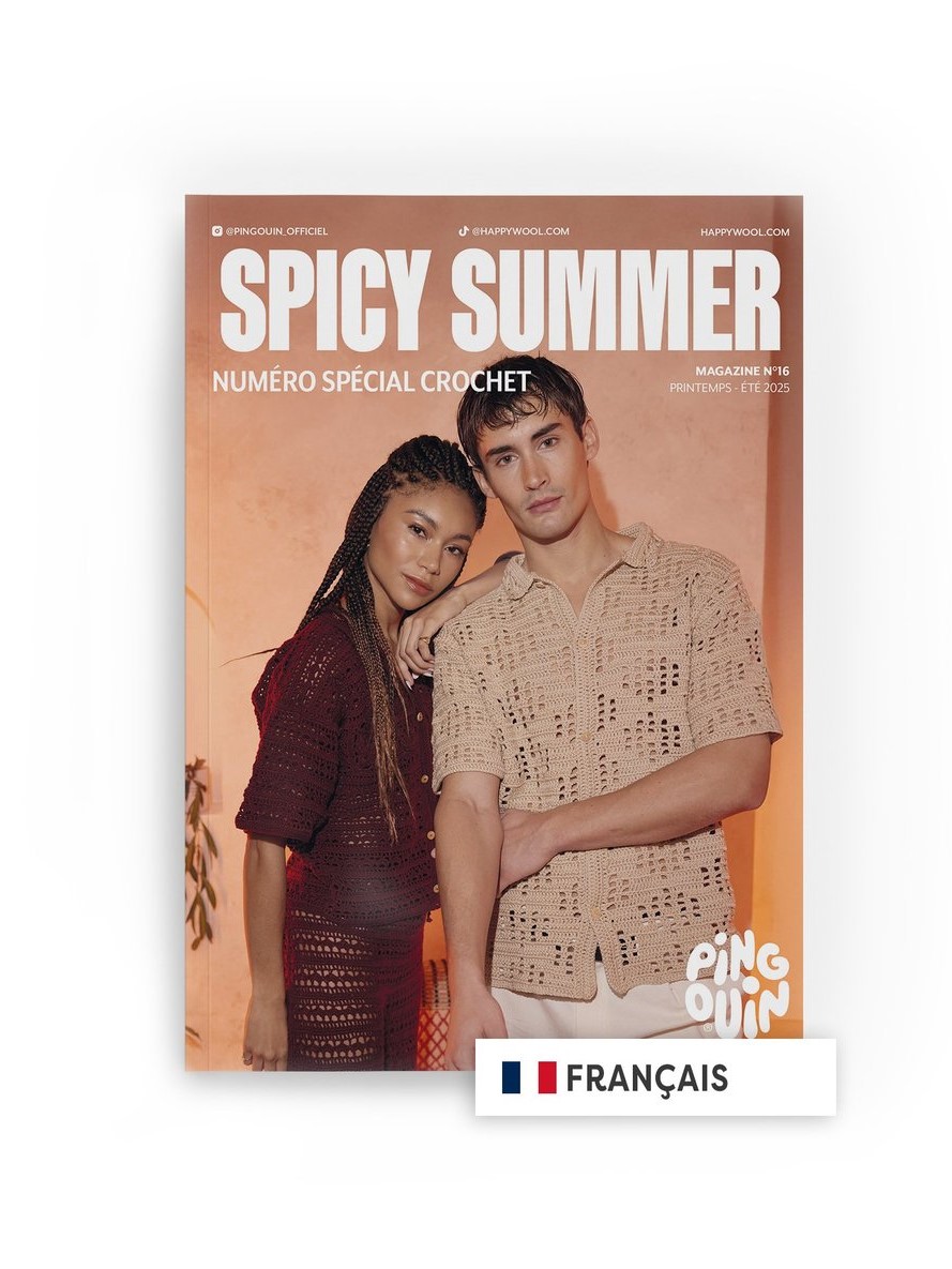 Revista SPICY SUMMER com modelos a usar camisolas de crochet bege e bordô em fundo laranja.