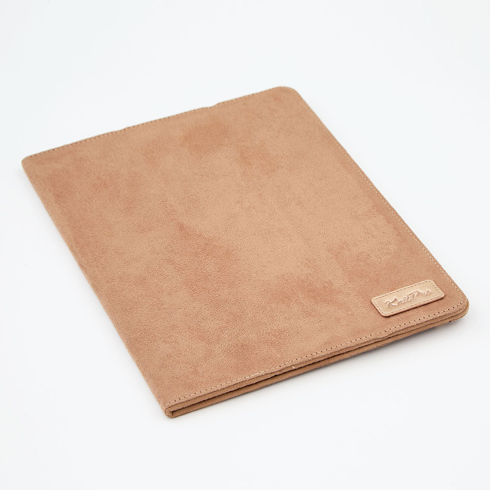 Pasta castanha clara com textura aveludada e emblema 'Reflex Paper'