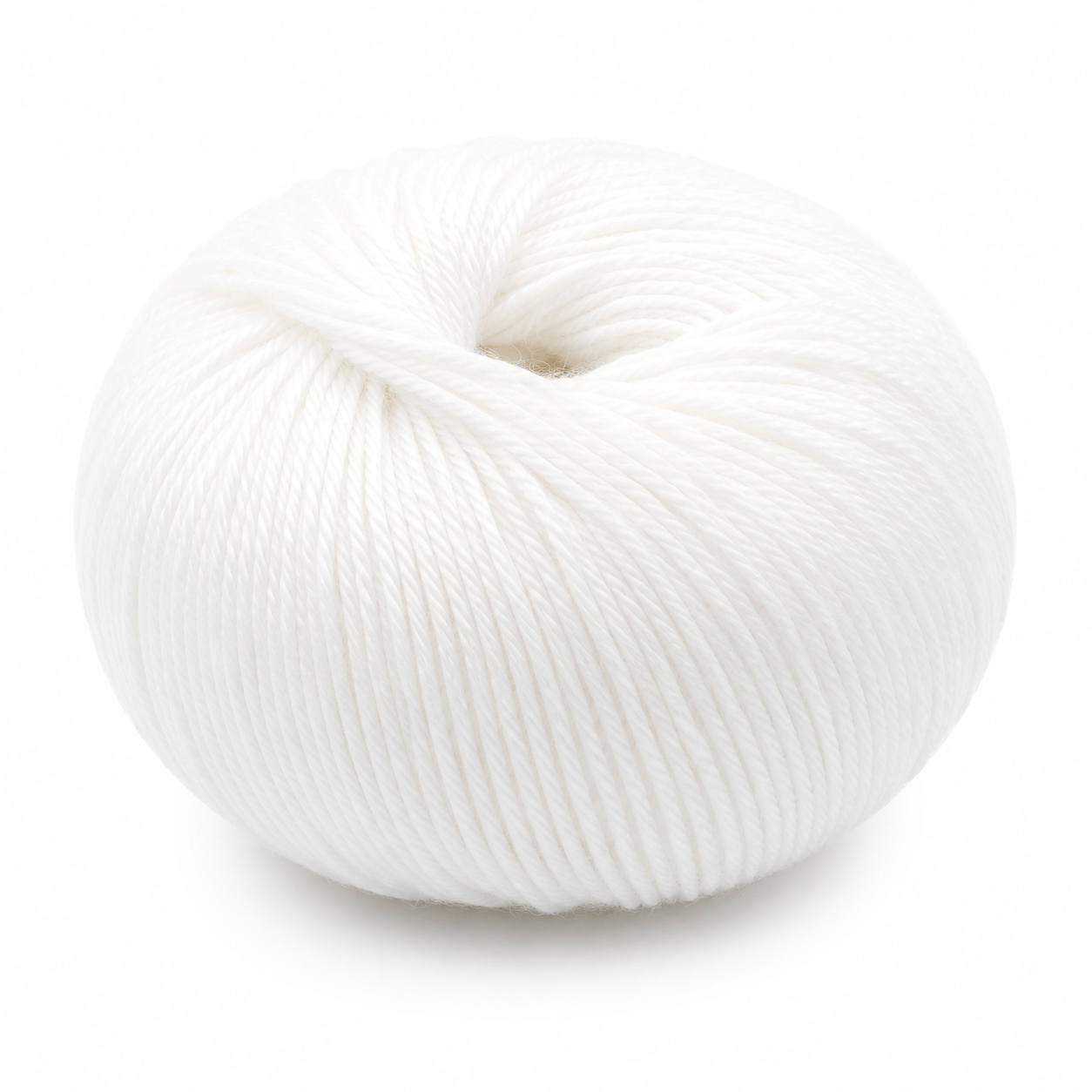 Novelo de fio branco fino e brilhante