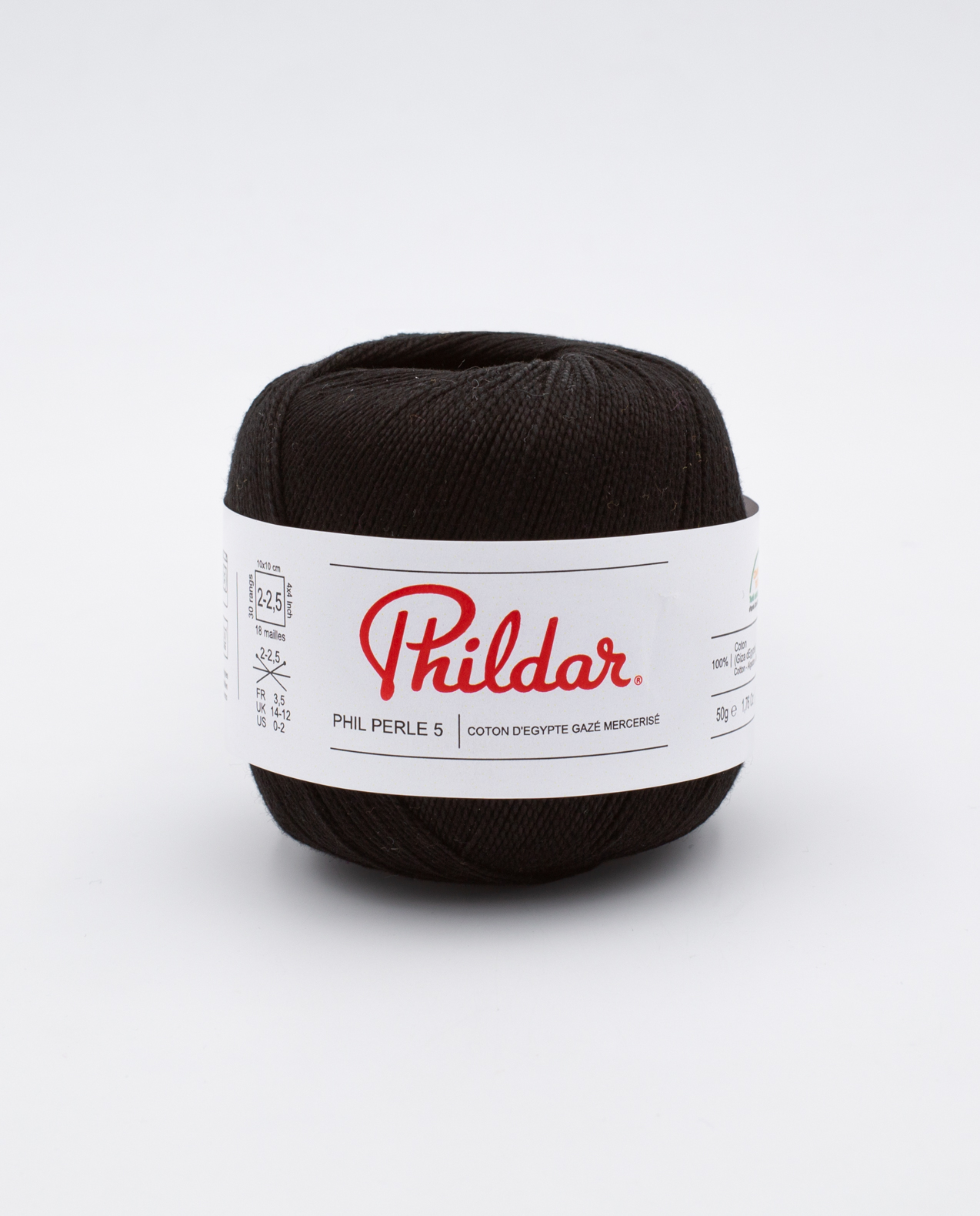 Rolo de fio de algodão preto com etiqueta branca e logo Phildar