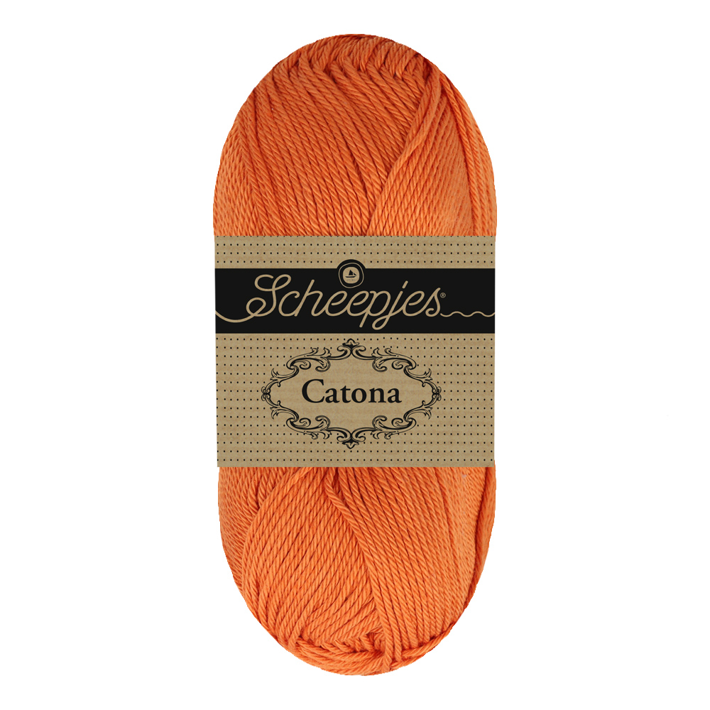 Novelo de fio laranja com etiqueta Scheepjes Catona
