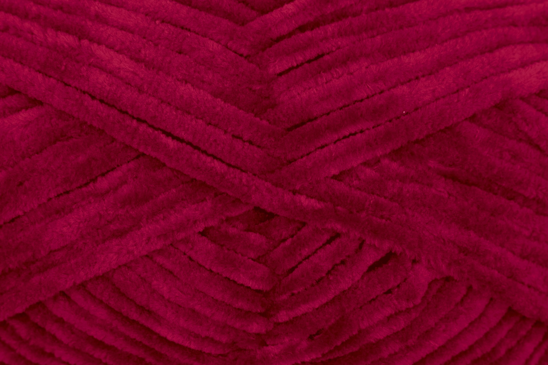 Novelo de lã felpuda vermelha