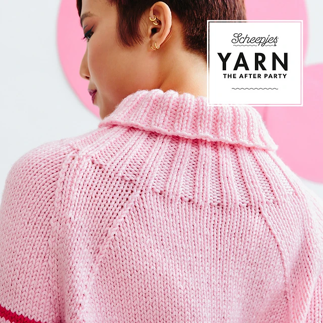 Camisola rosa de malha grossa com gola alta canelada