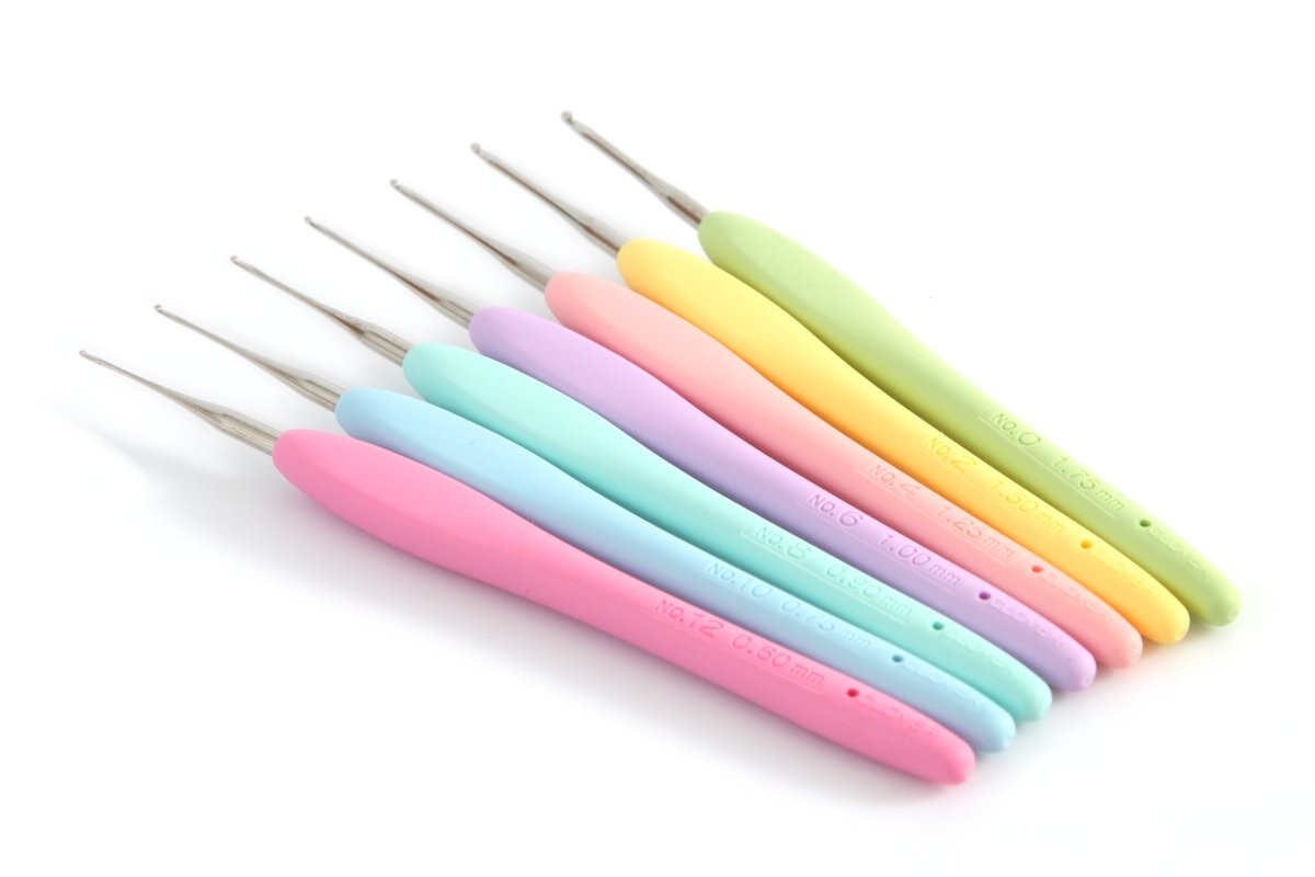 Conjunto de agulhas de croché coloridas com cabos ergonómicos
