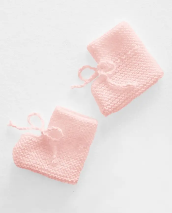 Botinhas de bebé tricotadas cor-de-rosa
