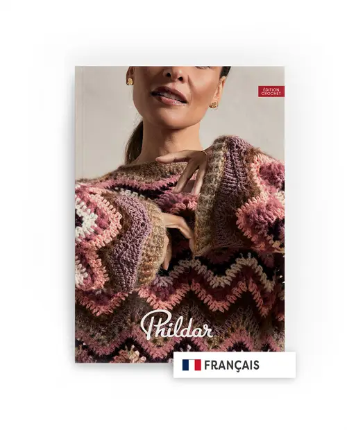 Revista crochet Phildar com mulher de camisola colorida em padrão zig-zag