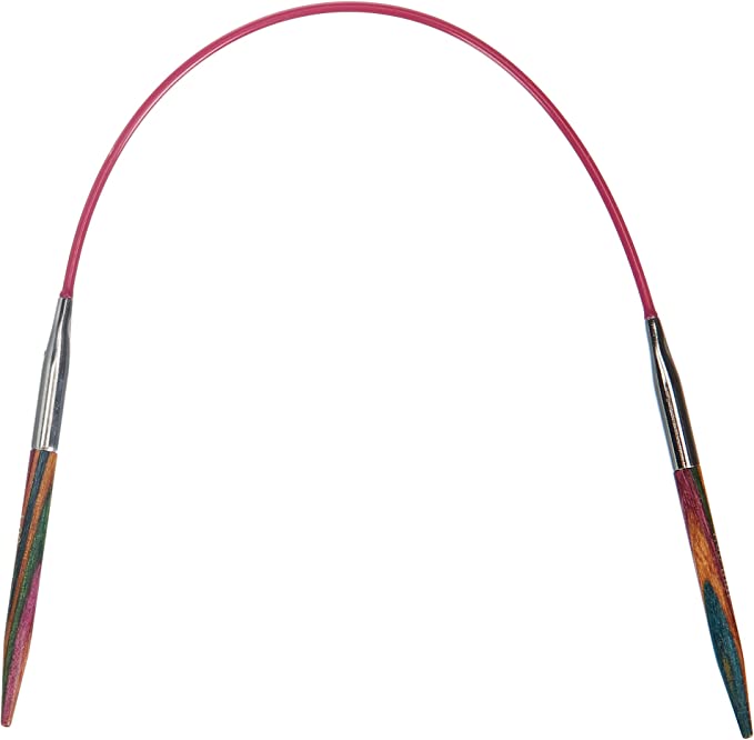 Cordão de tricô circular com pontas em madeira coloridas e cabo vermelho flexível