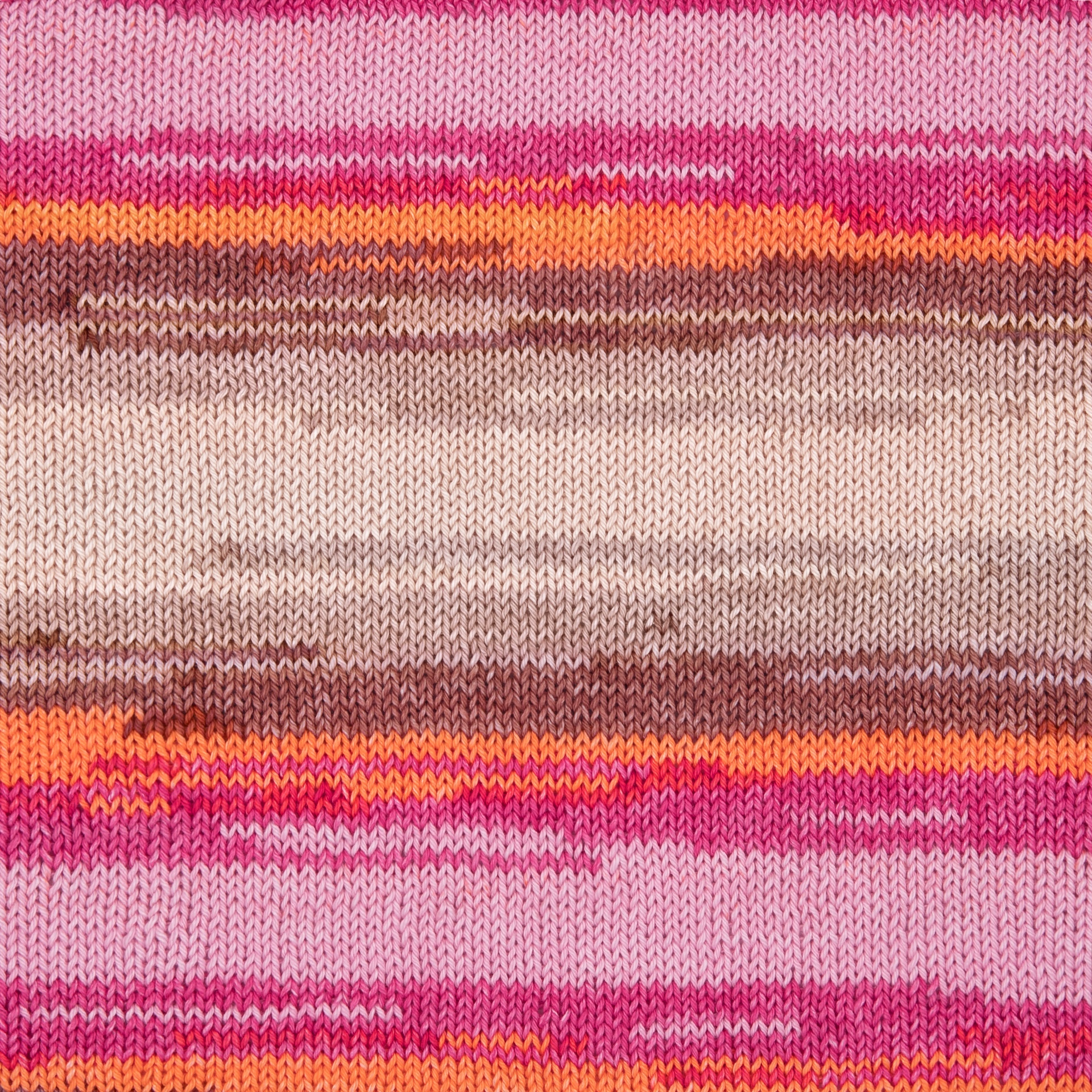 Tecido de malha com padrão listrado em tons de rosa, laranja, bege e castanho