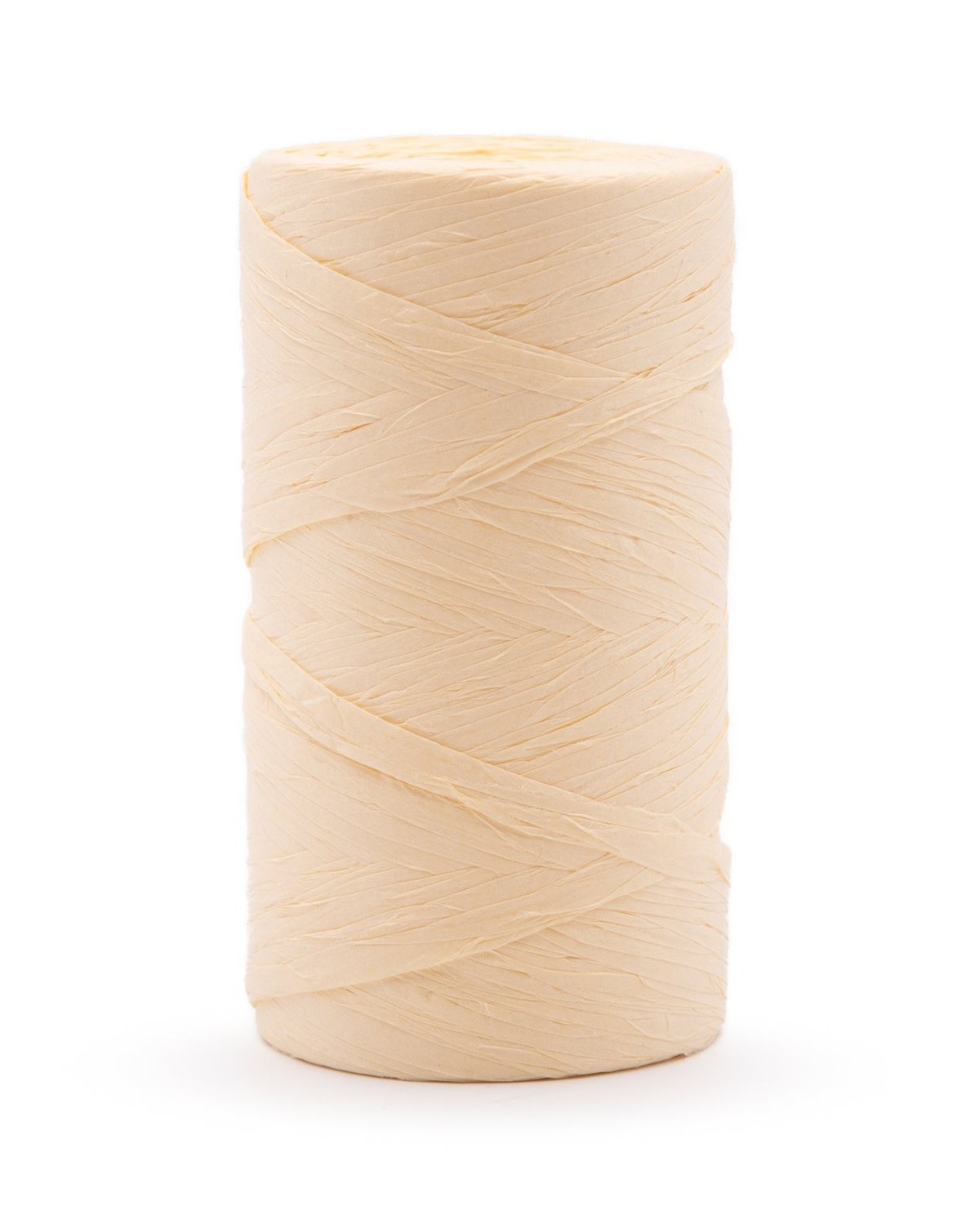 Rolo de cordão creme tipo ráfia em fundo branco