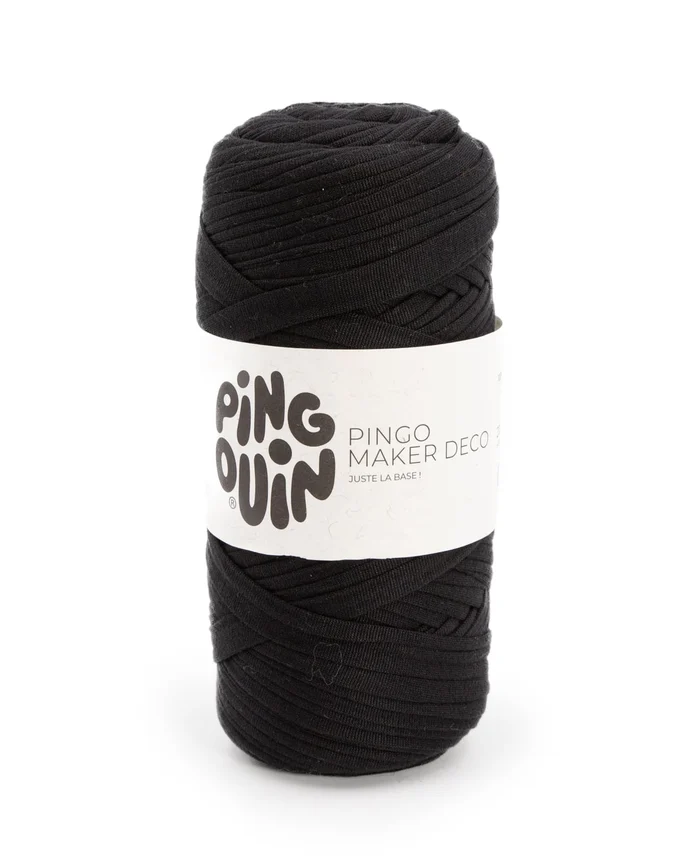 Novelo preto de fio PINGOUIN com etiqueta branca, texto PINGO MAKER DECO
