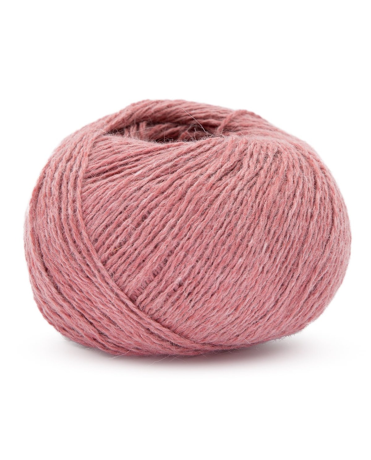 Novelo de lã rosa sobre fundo branco
