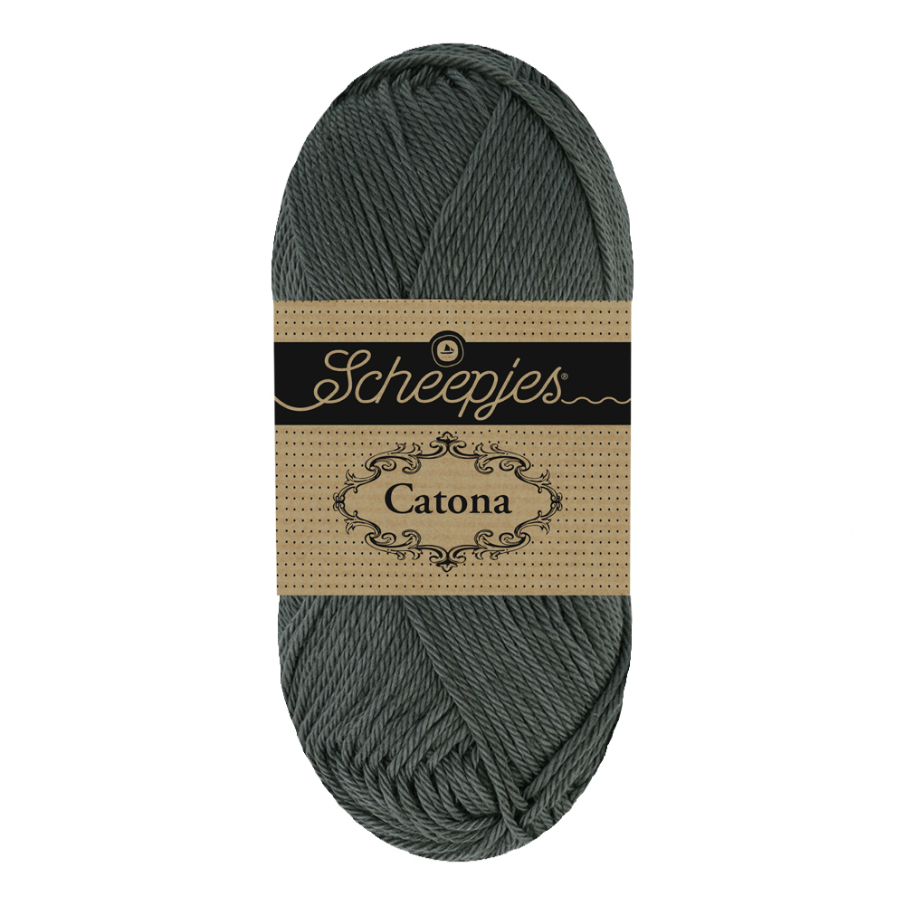 Novelo de fio de algodão cinza escuro com rótulo Scheepjes Catona