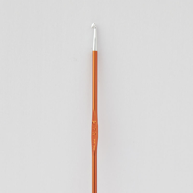 Agulha de crochet laranja com ponta metálica